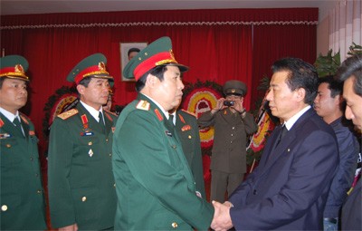 Đại tướng Phùng Quang Thanh chia buồn với Đại sứ Triều Tiên tại Việt Nam Kim Chang In